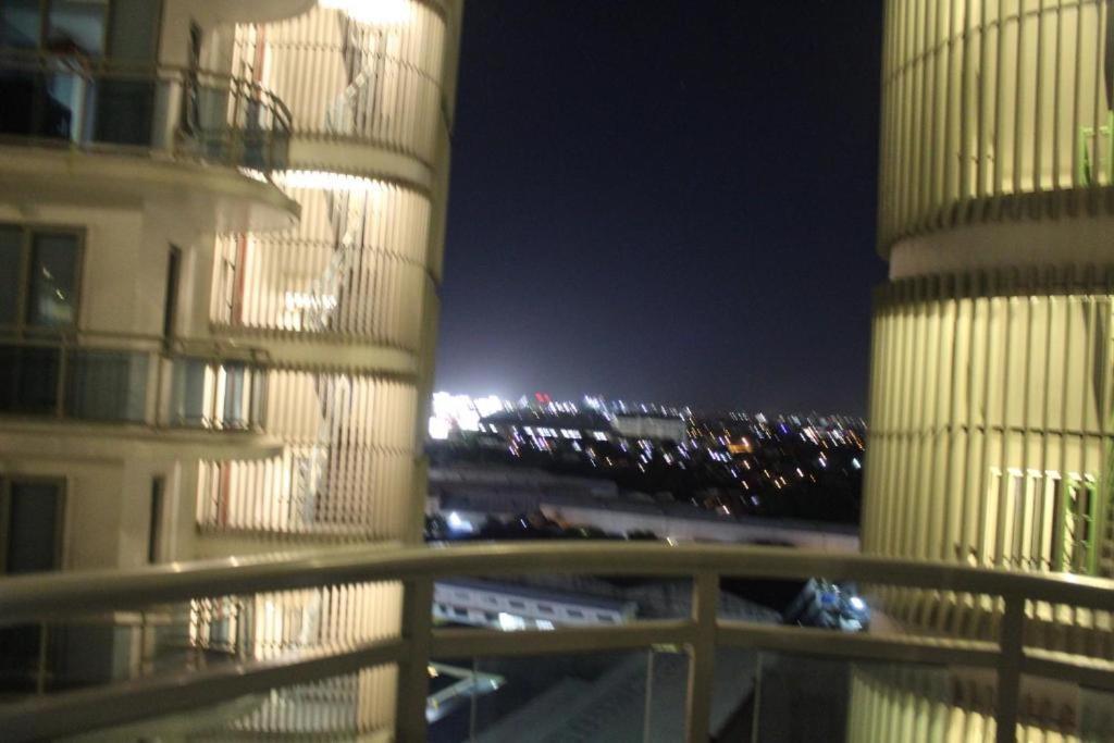 Azure Urban Resort A4 Near Airport Mall With Wavepool Paranaque City Exterior foto