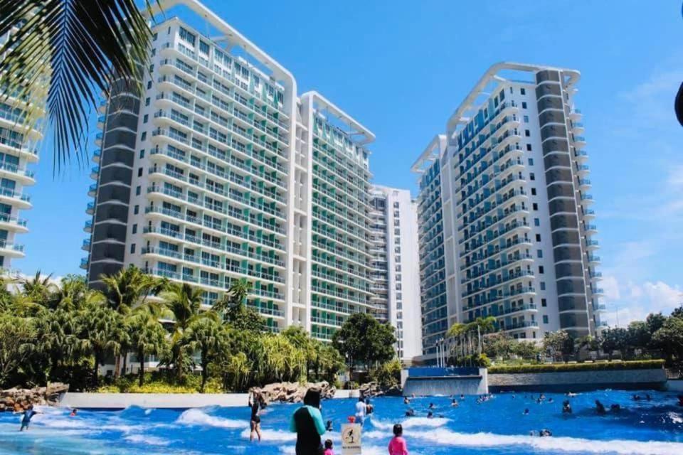 Azure Urban Resort A4 Near Airport Mall With Wavepool Paranaque City Exterior foto